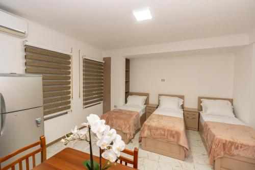 Triple Room with Private Bathroom image 4