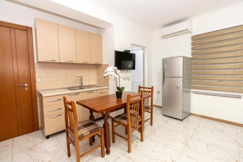 Triple Room with Private Bathroom image 2