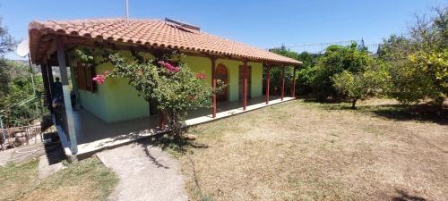 Cute House with mountain views gîte à louer Alpokhórion