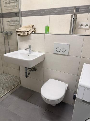 Monteurwohnung bei Köln,Düsseldorf WLAN, Parkplatz, Küche, Handtücher (Monteurwohnung bei Koln,Dusseldorf WLAN, Parkplatz, Kuche, Handtucher) in Monheim am Rhein
