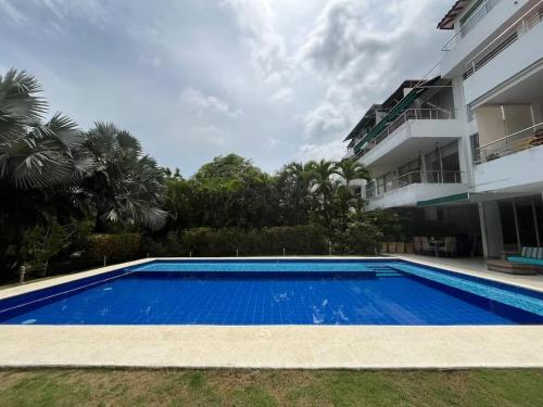 Amplio y cómodo apto para 6 a Max 12 personas con piscina privada en Laguna Club · Punta Canoas