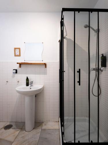 Twin Room with Shared Bathroom room in La Central Sevilla