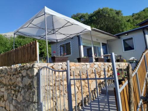 Hage, Apartman Riste in Trpejca