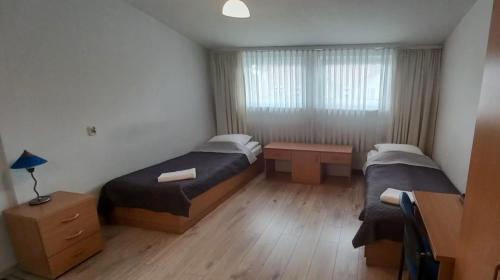 2 twin beds