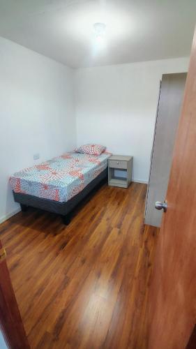 Pieza amoblada metro los dominicos