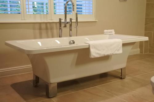 Fürdőszoba, Magpies Restaurant with Rooms in Horncastle