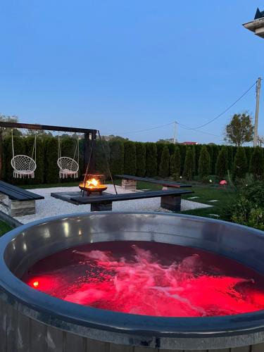 Chudzewo-dom nad jeziorem z jacuzzi