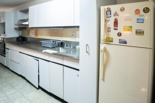Africa house-Casa Hotel Laureles-La70, Medellín (Foto 6)
