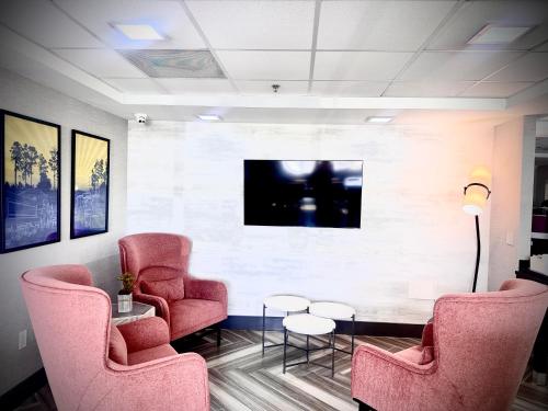 Hampton Inn Waycross - image 6