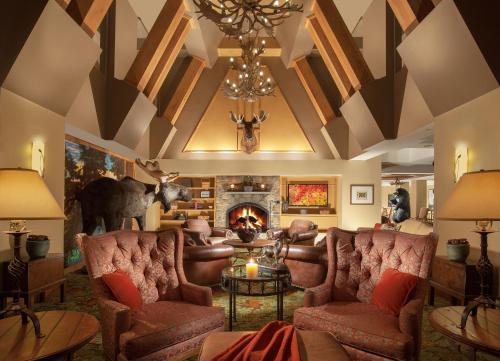 ห้องส่วนกลางสำหรับนั่งเล่น/ดูทีวี, นอร์ท คอนเวย์ แกรนด์ โฮเต็ล (North Conway Grand Hotel) in นอร์ทคอนเวย์ (NH)