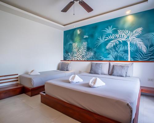 1 king bed, 1 twin bed