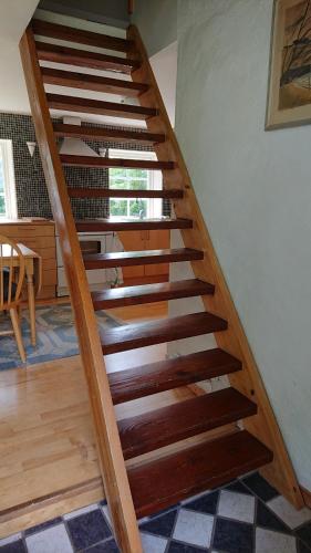 Stuga i skogsbryn in 옘스회그