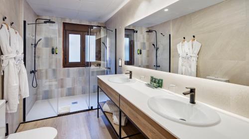 Superior Double Room image 5