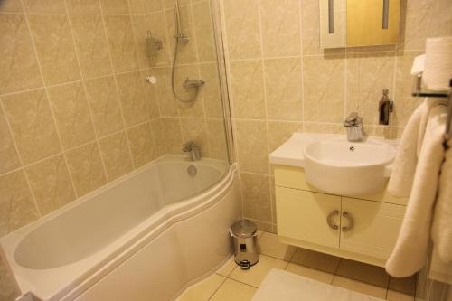 Cambridge Hotel - image 5