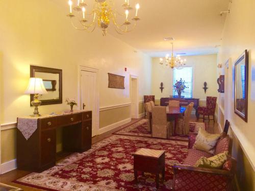Hale Springs Inn in Rogersville, USA