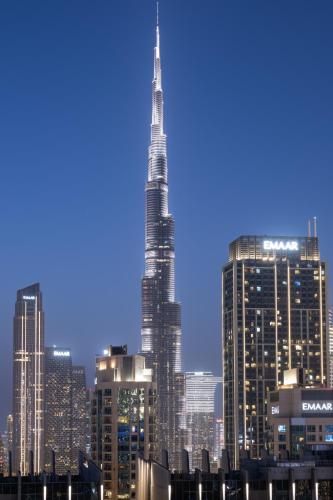Burj khalifa and Canal views - Luxury Apartments for Rent in Dubai Business Bay, Dubaj