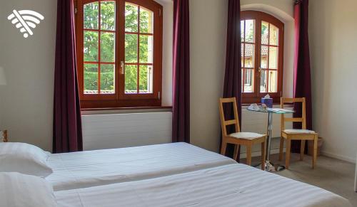 room detail thumbnail 1