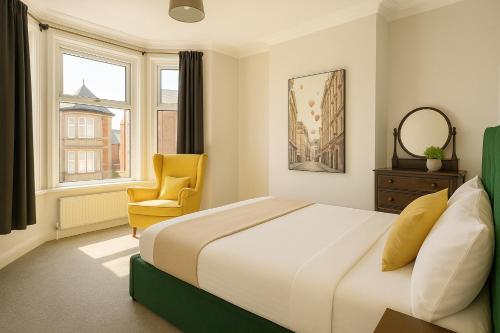 Edwardian City Centre House For Big Groups, Offroad Parking & Hot Tub!