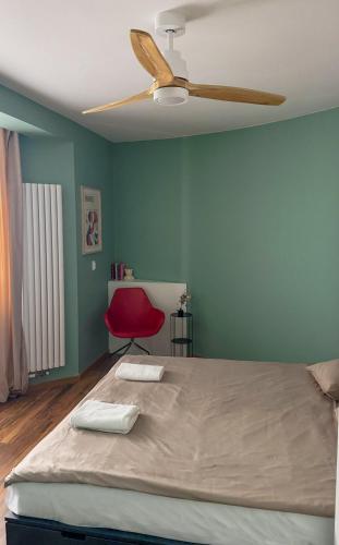A1 - Kings Big Room - Warsaw City Haven - Shared Bathrooms - self check-in, Warsaw