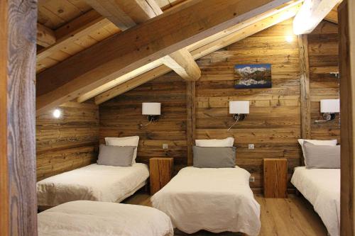 4 twin beds