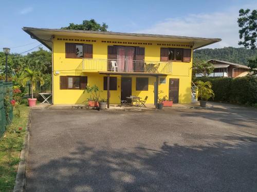 A szálláshely kívülről, Au Petit Canal Fleuri in Remire-Montjoly