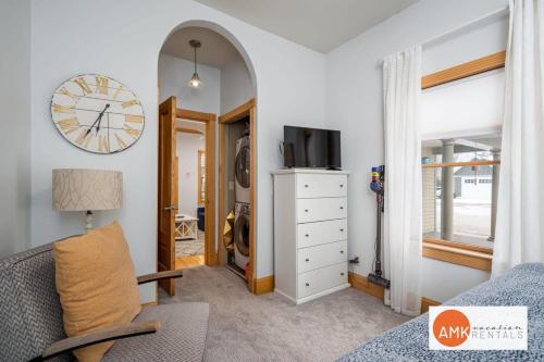Lake Life Getaway - Condo near downtown! in Douglas, USA