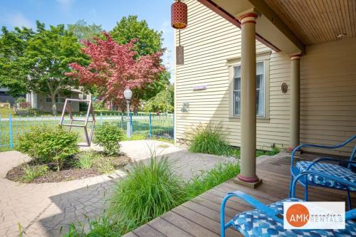 Lake Life Getaway - Condo near downtown! thumb 4