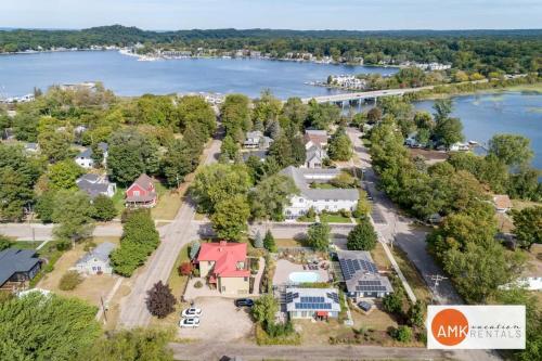 Lake Life Getaway - Condo near downtown! in Douglas, USA