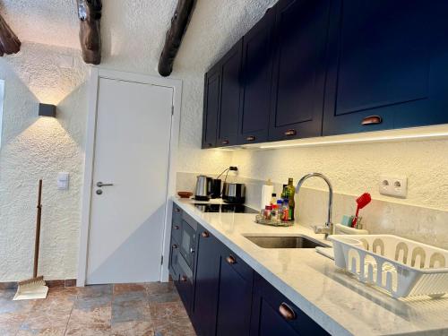 Cozinha, Charming cottage, pool & garden by Guincho beach in Aldeia de Juzo