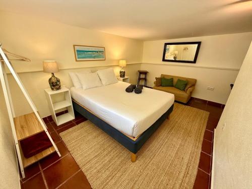 Charming cottage, pool & garden by Guincho beach in Aldeia de Juzo