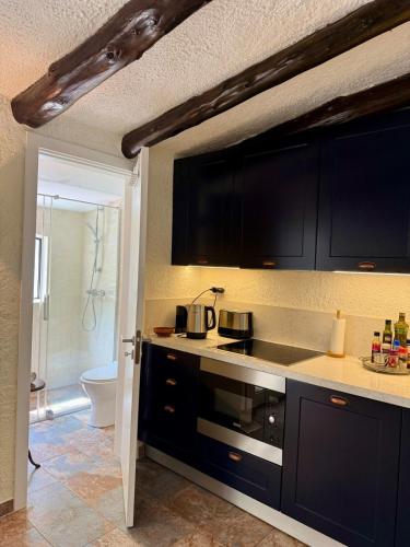 Cozinha, Charming cottage, pool & garden by Guincho beach in Aldeia de Juzo