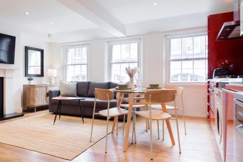 Bright Carnaby Soho 1BR Apartment with AC 2