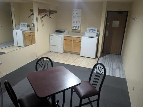 ซูเปอร์ 8 บาย วินด์แฮม แอลทูนา (Super 8 By Wyndham Altoona) in แอลทูนา (PA)