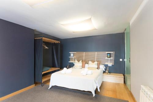 Apartment Barcelona Rentals - Gracia Pool Apartments Center - image 3