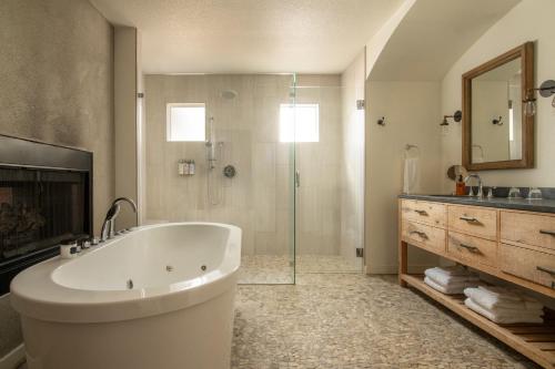 Sage Hill Inn & Spa - image 12