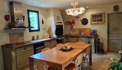 keuken, Heure Bleue Uzès Villa d'antiquaire 160 m2 Suites et Jardin (Heure Bleue Uzes Villa d'antiquaire 160 m2 Suites et Jardin) in Uzes