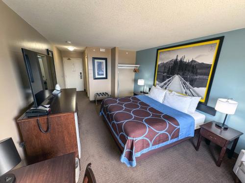 Standard King Room image 7