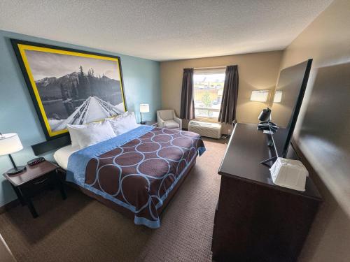 Standard King Room image 6