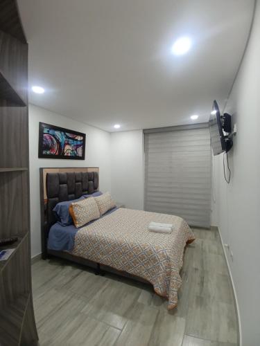 Apartaestudio amoblado, Edificio Avanzzare T2-501 in South (Residential-Industrial Area)