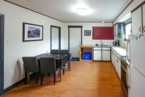 bucătărie, Pet-Friendly Invermere Home with Firepit by StayIn in Invermere (BC)