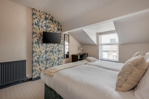 The Rockfield by Serene Stays Stylish 6BR near Anfield with Bar Virgin Media and Fast WiFi, Liverpool (photo 9)