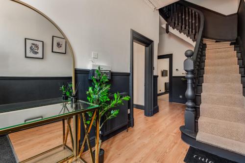 The Rockfield by Serene Stays Stylish 6BR near Anfield with Bar Virgin Media and Fast WiFi, Liverpool (photo 5)