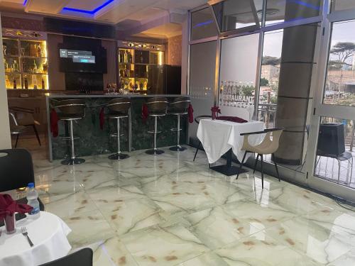 Restorāns, Gillu Hotel in Adama