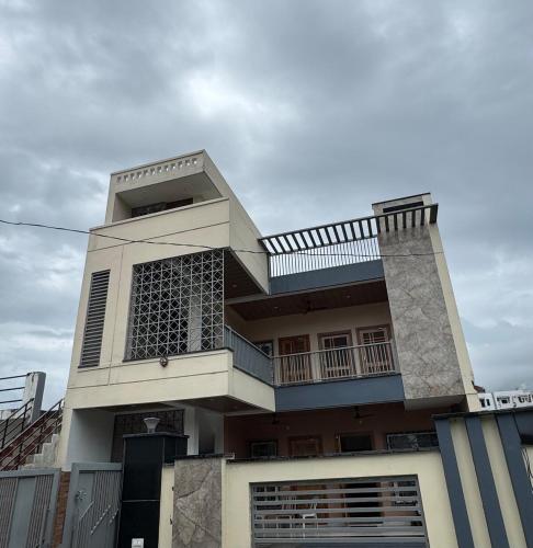 SkyLine HOME STAY - image 5