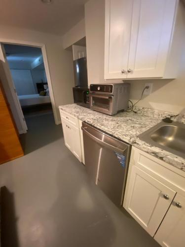 Cozy 2BR suite w Sauna in 利斯堡
