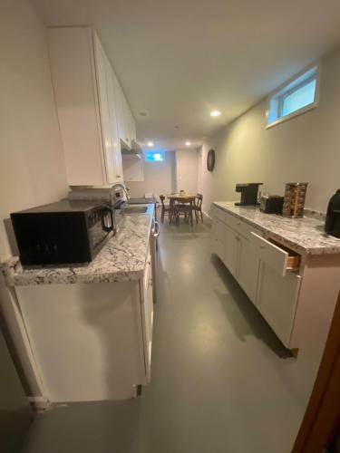 Cozy 2BR suite w Sauna in 利斯堡