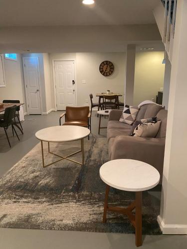 Cozy 2BR suite w Sauna in 利斯堡