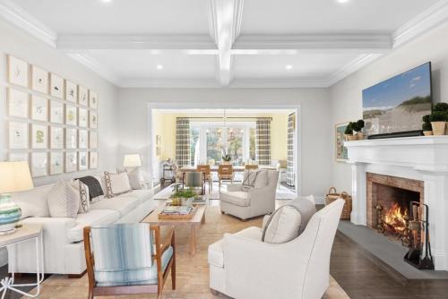 Fairway Villa by Rove Travel - Home with Heated Pool in Springs (NY)