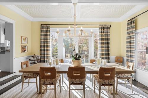Fairway Villa by Rove Travel - Home with Heated Pool in Springs (NY)
