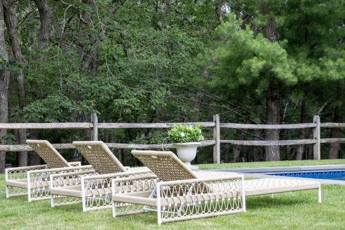 Fairway Villa by Rove Travel - Home with Heated Pool in Springs (NY)